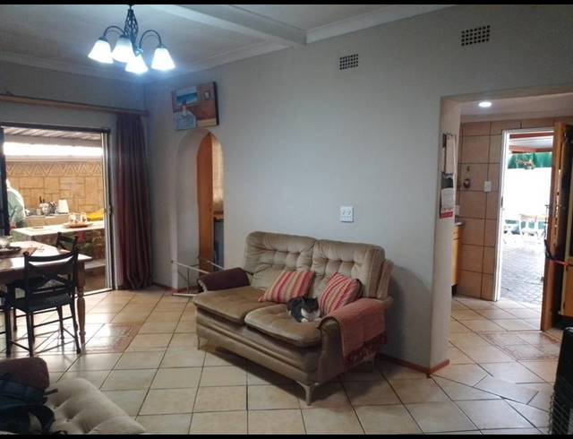 4 BEDROOM HOUSE FOR SALE IN LILIANTON